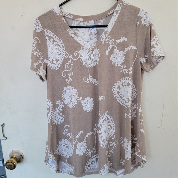 NWT HoneyMe mocha and white vneck size M - Picture 3 of 6